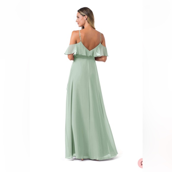 AZAZIE VIANNA
A-Line Ruched Chiffon Floor-Length Dress Agave
Size: 6 - Picture 13 of 13
